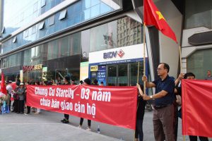 tranh-chap-nha-chung-cu